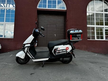 2024 Yadea T60, белый, 180000 рублей, вид 4