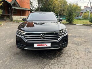 2018 Volkswagen Touareg III, чёрный, 4350000 рублей, вид 3
