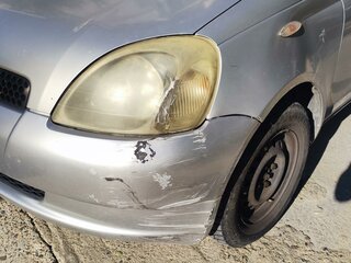 2001 Toyota Vitz I (P10), серебристый, 380000 рублей, вид 4
