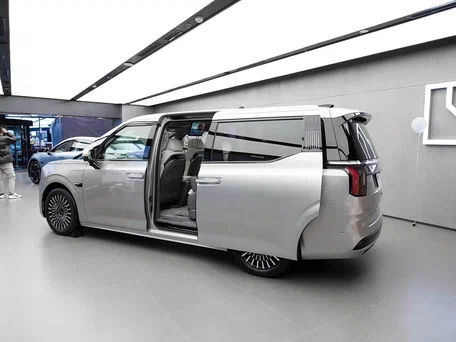 2026 Zeekr 009 140 kWh I Рестайлинг, серебристый, 12150000 рублей, вид 5