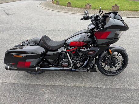 2025 Harley-Davidson CVO Road Glide ST, чёрный, 5399000 рублей, вид 2