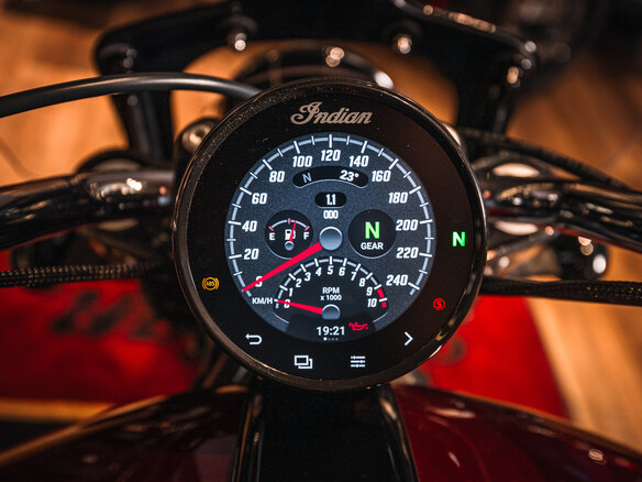 2025 Indian Scout, красный, 2440000 рублей - вид 7