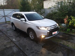 2017 Mitsubishi Outlander III Рестайлинг 2, белый, 1850000 рублей, вид 1