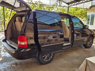 2005 Kia Carnival I Рестайлинг, чёрный, 900000 рублей, вид 2