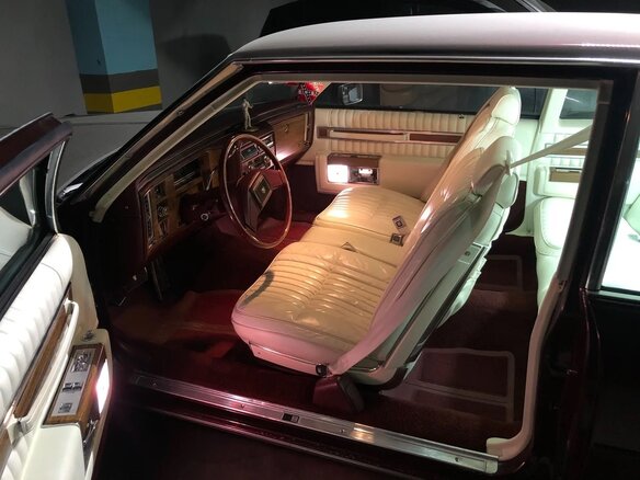 1982 Cadillac DeVille V, красный - вид 18