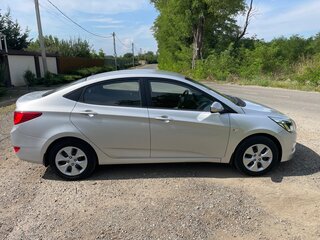2015 Hyundai Solaris I Рестайлинг, серебристый, 795000 рублей, вид 5
