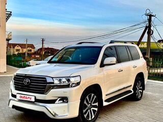 2015 Toyota Land Cruiser 200 Series Рестайлинг 2, белый, 6350000 рублей, вид 1