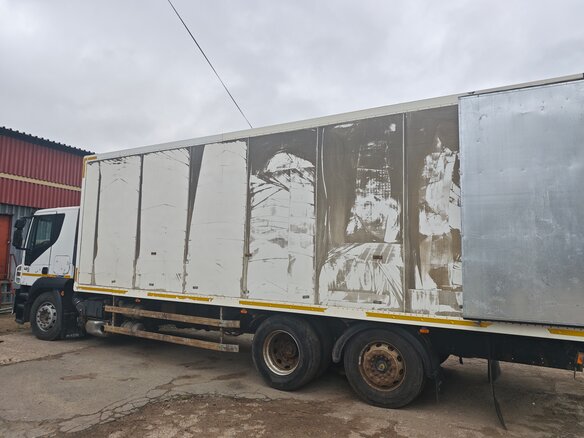 2013 Iveco Stralis, белый, 2500000 рублей - вид 2