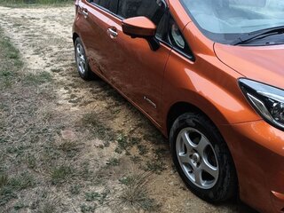 2018 Nissan Note e-Power II Рестайлинг, золотистый, 1220000 рублей, вид 4