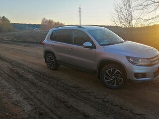 2013 Volkswagen Tiguan I Рестайлинг, серебристый, 950000 рублей, вид 4