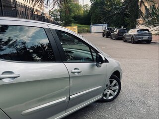 2012 Peugeot 308 I Рестайлинг, серебристый, 550000 рублей, вид 4