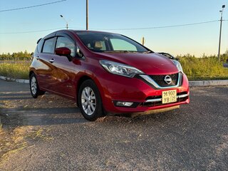 2018 Nissan Note e-Power II Рестайлинг, красный, 1300000 рублей, вид 3