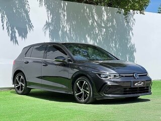 2022 Volkswagen Golf VIII, чёрный, 1850000 рублей, вид 1