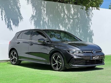 2022 Volkswagen Golf VIII, чёрный, 1850000 рублей, вид 1