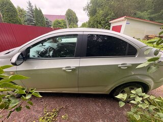 2013 Chevrolet Aveo II, серебристый, 550000 рублей, вид 2