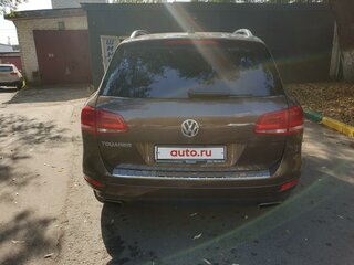 2013 Volkswagen Touareg II, коричневый, 2390000 рублей, вид 2