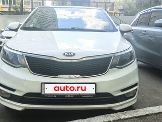 2017 Kia Rio III Рестайлинг, белый, 1030000 рублей, вид 1