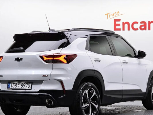 2023 Chevrolet TrailBlazer III Рестайлинг, белый, 1750000 рублей - вид 2