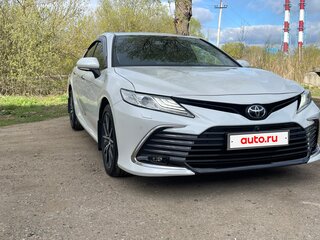 2021 Toyota Camry VIII (XV70) Рестайлинг, белый, 4399999 рублей, вид 3