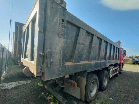 2023 Shacman (Shaanxi) SX3318, красный, 4580000 рублей, вид 3