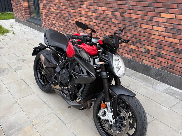 2022 MV Agusta Dragster 800, красный, 1190000 рублей - вид 2