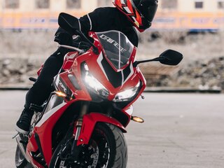 2021 Honda CBR 650R, красный, 950000 рублей, вид 1