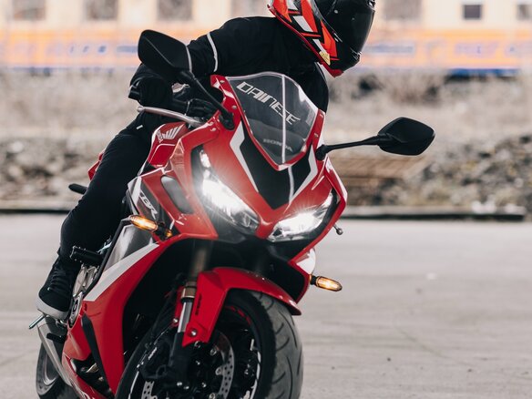 2021 Honda CBR 650R, красный, 950000 рублей