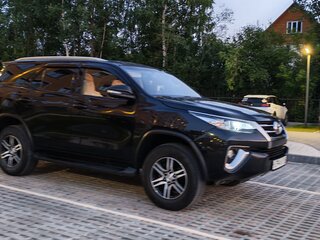 2020 Toyota Fortuner II, чёрный, 2800000 рублей, вид 3