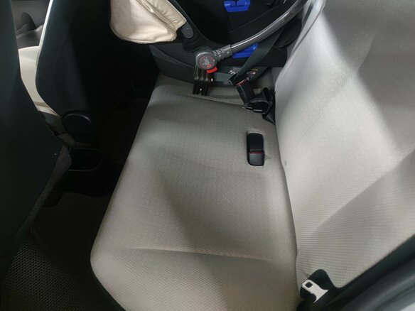 2011 Toyota Vitz III (XP130), серый, 860000 рублей - вид 14