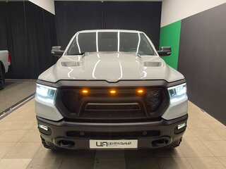 2020 Ram 1500 Crew Cab V, белый, 5750000 рублей, вид 2