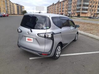 2020 Toyota Sienta II Рестайлинг, серый, 1410000 рублей, вид 3