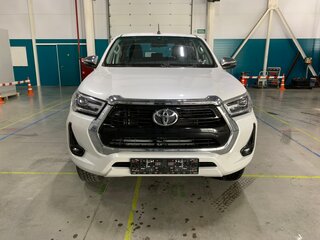 2024 Toyota Hilux VIII Рестайлинг 2, белый, 7000000 рублей, вид 3
