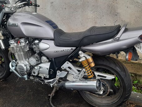 1998 Yamaha XJR1300, серебристый, 300000 рублей, вид 1