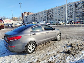 2016 Kia Rio III Рестайлинг, серый, 820000 рублей, вид 4