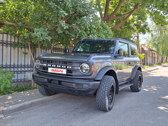 2022 Ford Bronco VI, серый, 4900000 рублей - вид 2