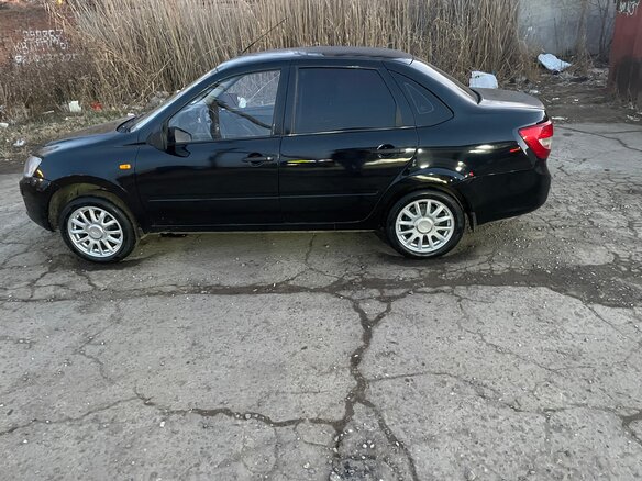 2012 Lada (ВАЗ) Granta I, чёрный, 380000 рублей - вид 4