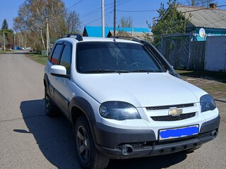 2018 Chevrolet Niva I Рестайлинг, белый, 750000 рублей, вид 2