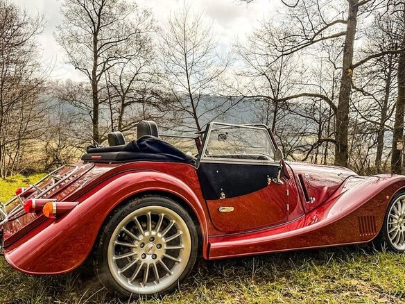 2022 Morgan Plus Six, красный - вид 7