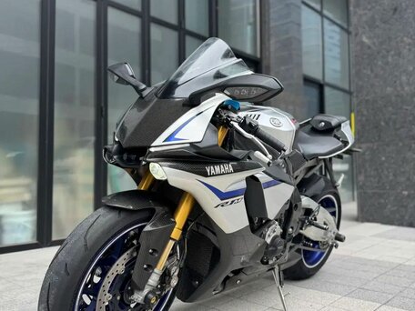 2016 Yamaha YZF-R1, красный, 1899000 рублей, вид 2