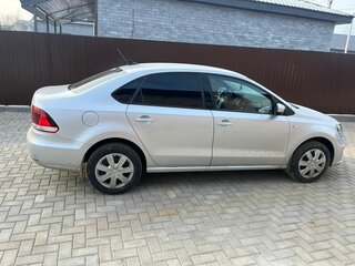 2017 Volkswagen Polo V Рестайлинг, серебристый, 1220000 рублей, вид 4