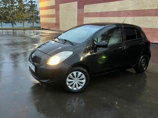 2007 Toyota Yaris II, чёрный, 385000 рублей, вид 1