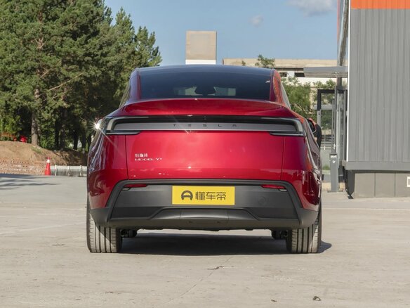 2025 Tesla Model Y Long Range I Рестайлинг, красный, 7639800 рублей - вид 5