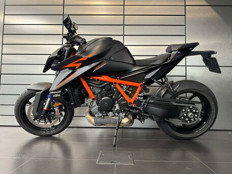 2024 KTM 1390 Super Duke R Evo, чёрный, 2500000 рублей, вид 2