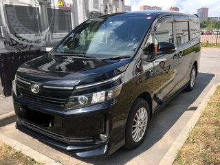 2016 Toyota Voxy III (R80), чёрный, 2000000 рублей, вид 1