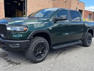 2026 Ram 1500 Crew Cab eTorque V Рестайлинг, зелёный, 11213664 рублей, вид 3