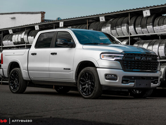 2026 Ram 1500 Crew Cab V Рестайлинг, серебристый, 10290000 рублей - вид 1