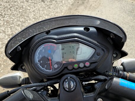 2022 Bajaj Pulsar 180, чёрный, 220000 рублей, вид 4