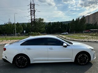 2021 Kia K5 III, белый, 2580000 рублей, вид 4