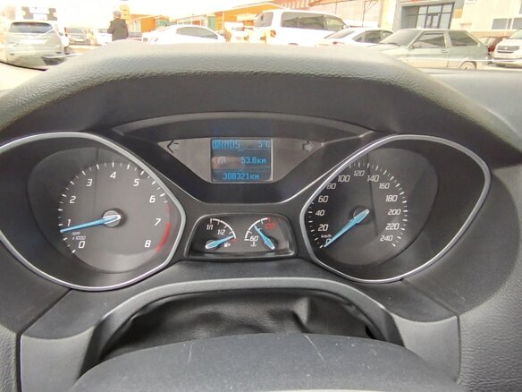 2012 Ford Focus III, коричневый, 760000 рублей - вид 10