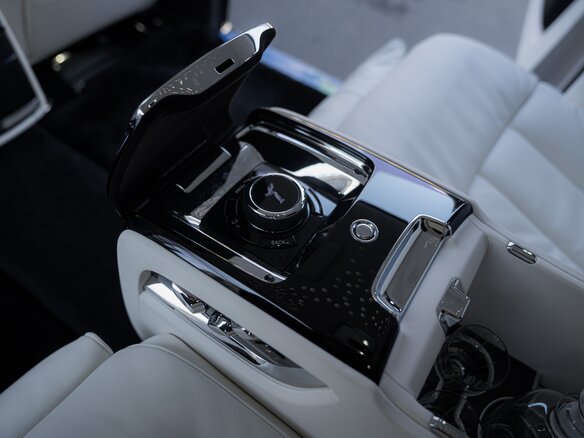 2026 Rolls-Royce Phantom Extended VIII Рестайлинг (Series II), чёрный, 86000000 рублей - вид 35